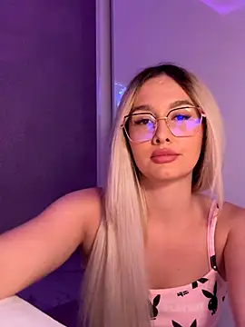 mollyxxx online show from October 13, 2025, 3:17 am