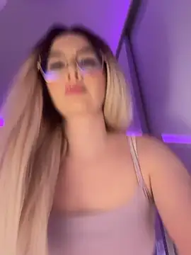 mollyxxx online show from March 3, 2026, 2:28 am