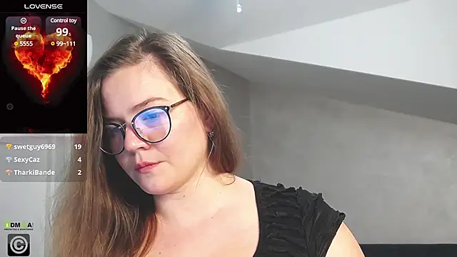 Snapshot of KellyKleine chatting on February 26, 2025, 11:20 am KellyKleine online show from February 26, 2025, 11:20 am