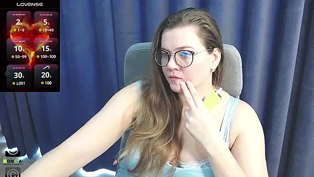 Snapshot of KellyKleine chatting on March 4, 2025, 8:13 am KellyKleine online show from March 4, 2025, 8:13 am