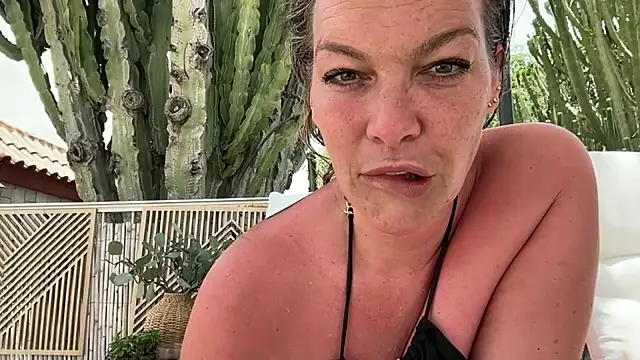 Snapshot of cyberchickie_maria chatting on June 28, 2026, 12:00 pm cyberchickie maria online show from June 28, 2026, 12:00 pm