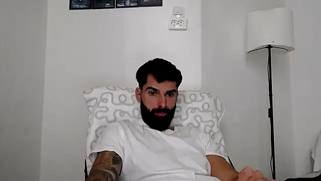 Verycutex online show from November 25, 2025, 8:25 am