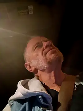 Snapshot of Makowboy chatting on October 23, 2025, 1:38 am Makowboy online show from October 23, 2025, 1:38 am