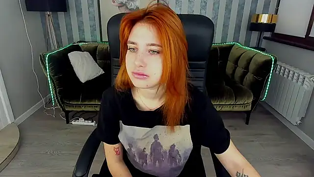 Snapshot of EmilyFoxxi chatting on January 15, 2025, 6:22 am EmilyFoxxi online show from January 15, 2025, 6:22 am