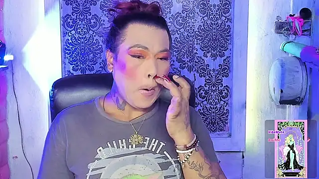 tsviolett online show from October 17, 2025, 6:32 pm