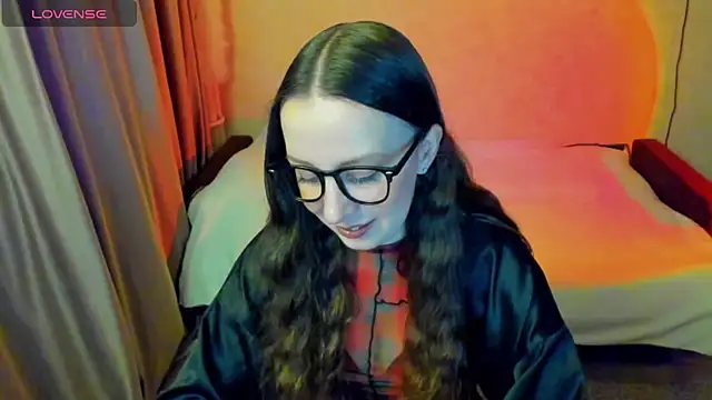 CurlySteph online show from May 17, 2026, 5:42 pm