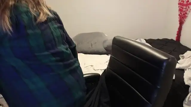 magicsparkles online show from April 17, 2026, 2:36 am