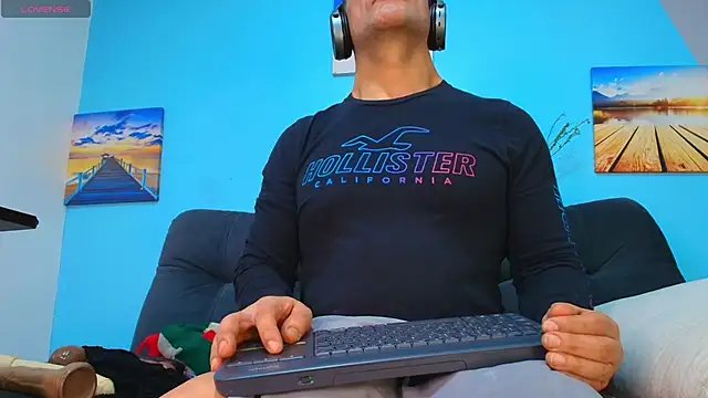 juanses n toro online show from October 4, 2025, 1:09 pm