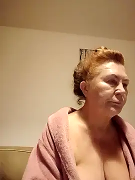 Hottie-Mom online show from September 27, 2025, 9:31 pm