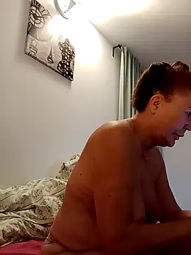 Hottie-Mom online show from October 15, 2025, 8:03 am