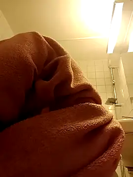 Snapshot of Hottie-Mom chatting on December 18, 2025, 9:26 am Hottie-Mom online show from December 18, 2025, 9:26 am