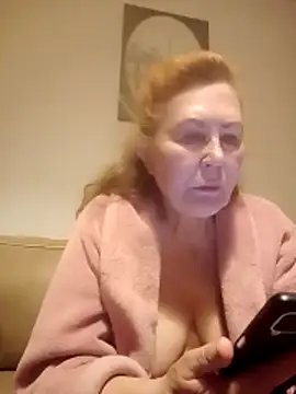 Hottie-Mom online show from April 9, 2026, 8:47 pm