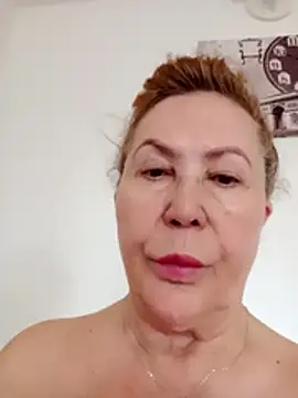 Hottie-Mom online show from April 15, 2026, 6:31 am