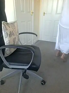 Emily English57 online show from December 2, 2025, 9:36 am