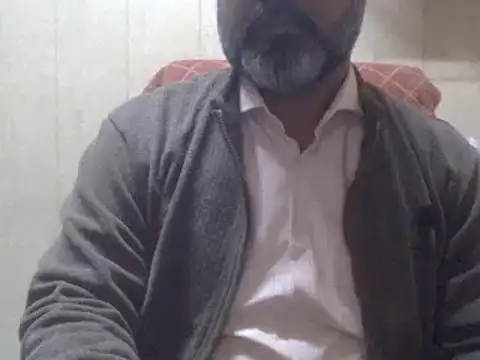 Snapshot of hairymaster95 chatting on December 17, 2024, 4:12 am hairymaster95 online show from December 17, 2024, 4:12 am
