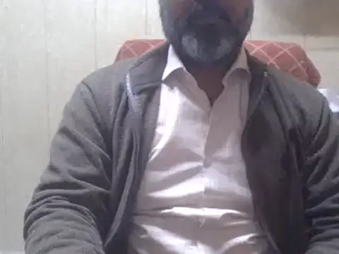Snapshot of hairymaster95 chatting on December 17, 2024, 11:17 am hairymaster95 online show from December 17, 2024, 11:17 am
