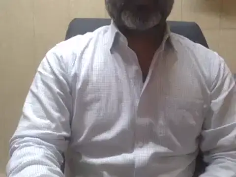 Snapshot of hairymaster95 chatting on February 13, 2025, 4:11 am hairymaster95 online show from February 13, 2025, 4:11 am