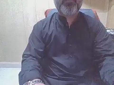 hairymaster95 online show from April 17, 2026, 4:15 am