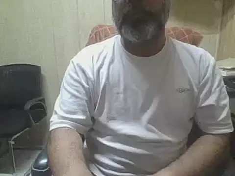 Snapshot of hairymaster95 chatting on July 12, 2026, 5:20 am hairymaster95 online show from July 12, 2026, 5:20 am