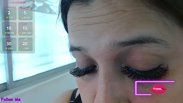 Kerly Doll online show from November 27, 2025, 4:53 pm