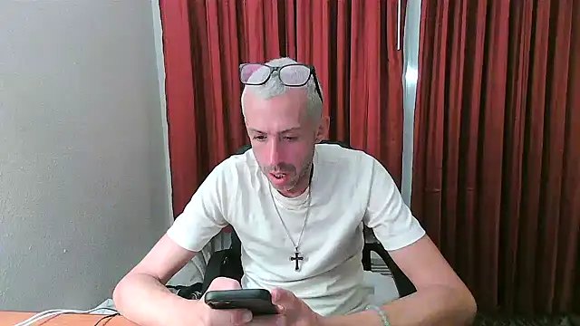 Snapshot of smokenstrokex chatting on November 8, 2025, 1:17 am smokenstrokex online show from November 8, 2025, 1:17 am