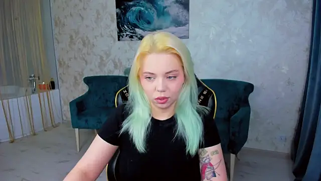 EnergyBunny 1 online show from November 25, 2025, 7:25 pm