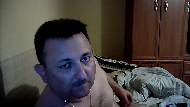 Snapshot of Novy73 chatting on November 4, 2025, 10:42 pm Novy73 online show from November 4, 2025, 10:42 pm