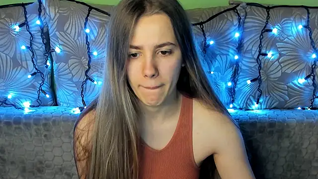Snapshot of MaggieCake chatting on December 8, 2024, 5:39 am MaggieCake online show from December 8, 2024, 5:39 am