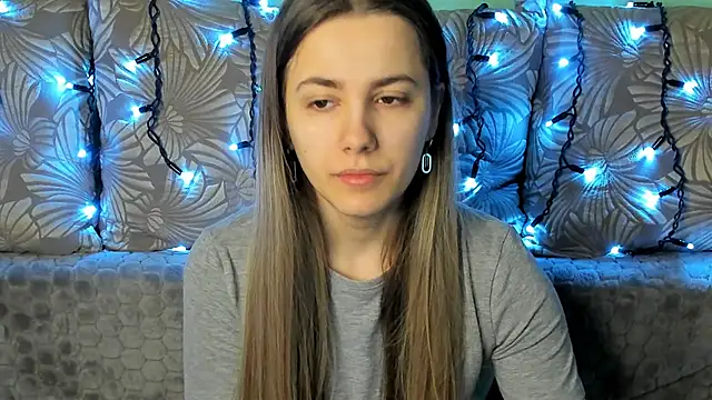 Snapshot of MaggieCake chatting on February 28, 2025, 6:10 am MaggieCake online show from February 28, 2025, 6:10 am