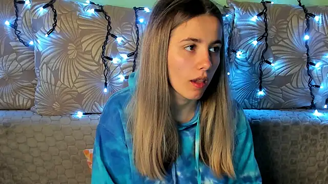 MaggieCake online show from October 27, 2025, 3:10 am