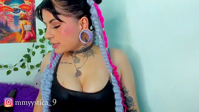 Snapshot of Rainnbow_ chatting on March 1, 2026, 7:54 am Rainnbow online show from March 1, 2026, 7:54 am