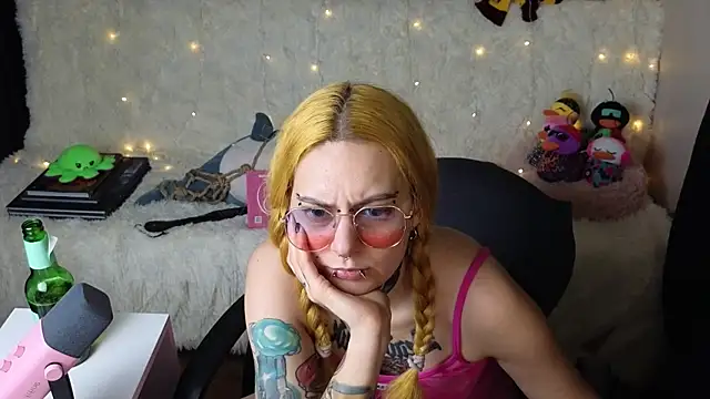 Ginger Stay online show from December 19, 2025, 7:32 pm