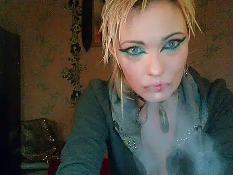 WildMissNiks online show from November 12, 2025, 8:15 am