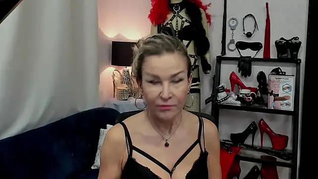 Snapshot of crystaLUX chatting on January 10, 2025, 5:58 am crystaLUX online show from January 10, 2025, 5:58 am