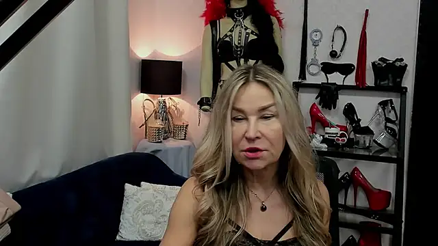 Snapshot of crystaLUX chatting on February 3, 2025, 5:51 am crystaLUX online show from February 3, 2025, 5:51 am