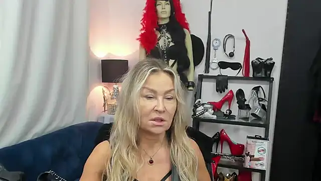 crystaLUX online show from October 21, 2025, 4:13 am