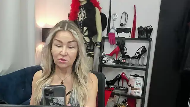 crystaLUX online show from January 15, 2026, 5:34 am