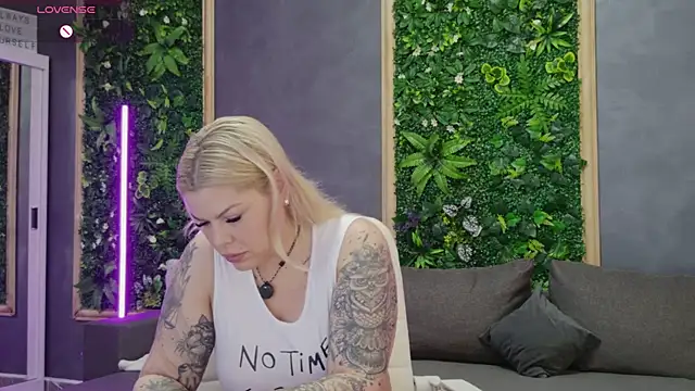 Raven Luna online show from June 10, 2026, 4:12 am