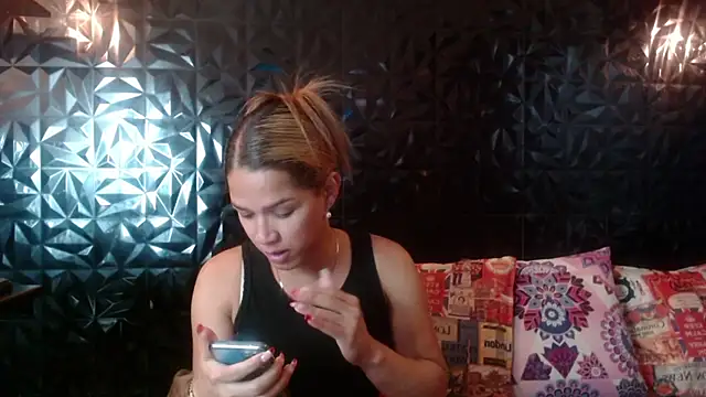 Snapshot of PINK__LOLA1 chatting on July 1, 2026, 11:04 pm PINK LOLA1 online show from July 1, 2026, 11:04 pm