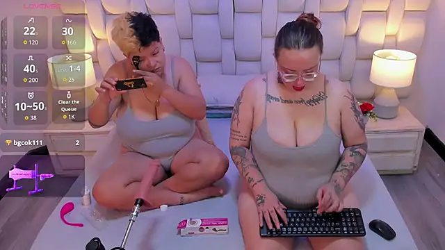 MiaYMolly online show from October 16, 2025, 7:53 am