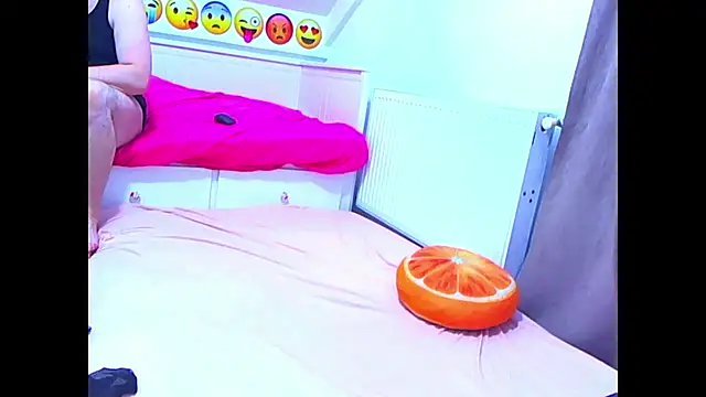 evehotty online show from March 18, 2026, 8:01 pm