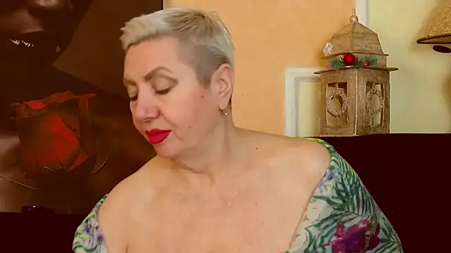 Snapshot of LadyPosh chatting on December 17, 2025, 11:11 pm LadyPosh online show from December 17, 2025, 11:11 pm