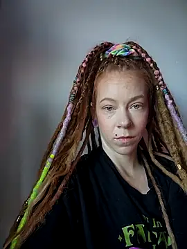 LucidLucy online show from September 19, 2025, 1:23 pm