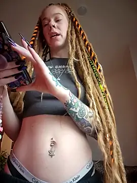 LucidLucy online show from October 19, 2025, 8:53 pm