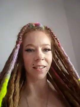 LucidLucy online show from November 30, 2025, 2:43 pm