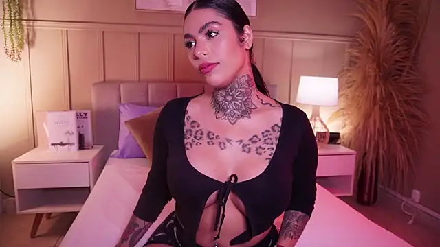 curvyliciousss online show from July 6, 2026, 5:48 pm