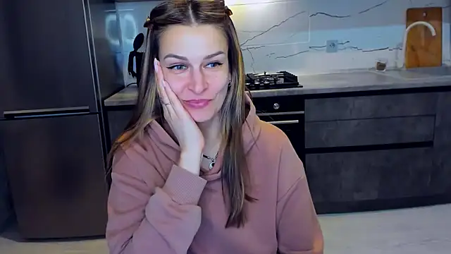 Snapshot of AlexiaDarren chatting on February 24, 2025, 7:52 pm AlexiaDarren online show from February 24, 2025, 7:52 pm