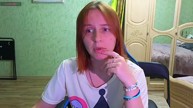 DanaMartina online show from October 8, 2025, 2:47 pm