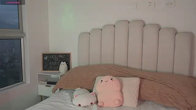 Anavi  online show from September 18, 2025, 10:56 pm