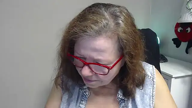 Adelewildx online show from March 4, 2025, 10:13 am